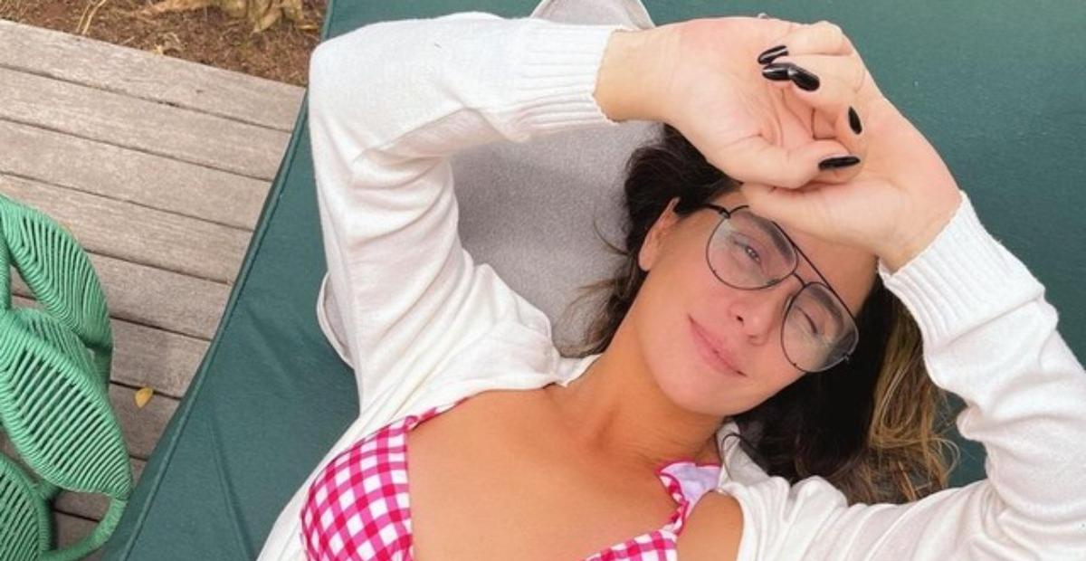 De biquíni, Giovanna Antonelli curte pausa no trabalho e brinca: ”Fora da área de cobertura”