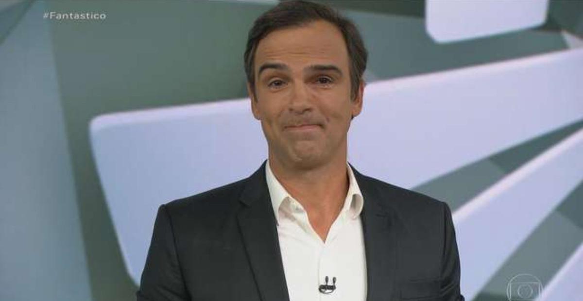 Tadeu Schmidt chora ao se despedir do ‘Fantástico’: ”Tenho um pedacinho de mim aqui”