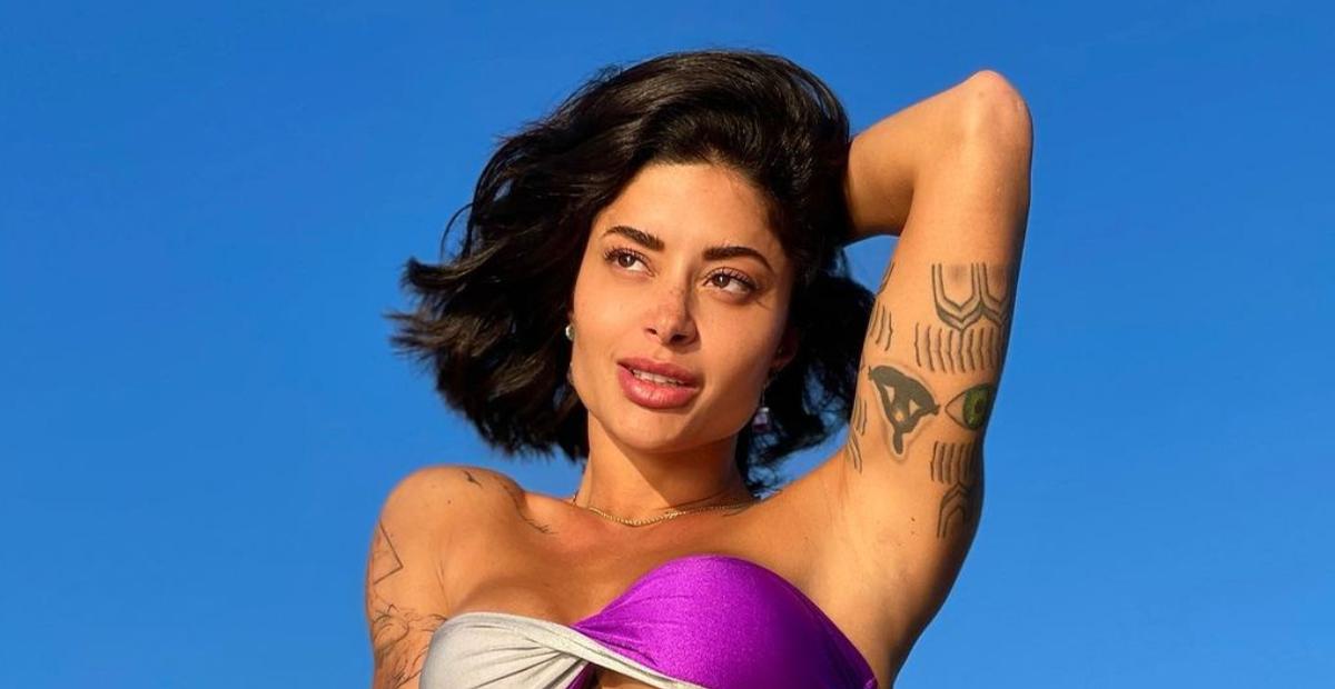 Aline Campos relembra viagem em Portugal passeando de barco de biquíni e ganha elogios