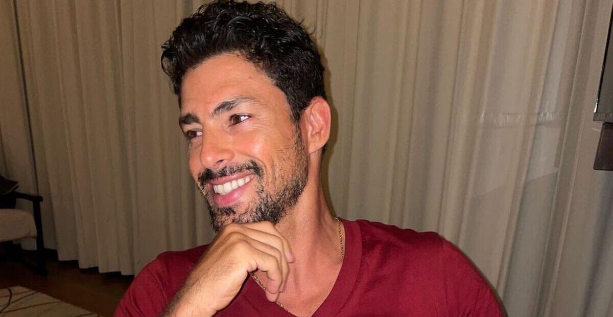 Cauã Reymond resgata foto com o irmão para celebrar cena com ele em ‘Um Lugar ao Sol’