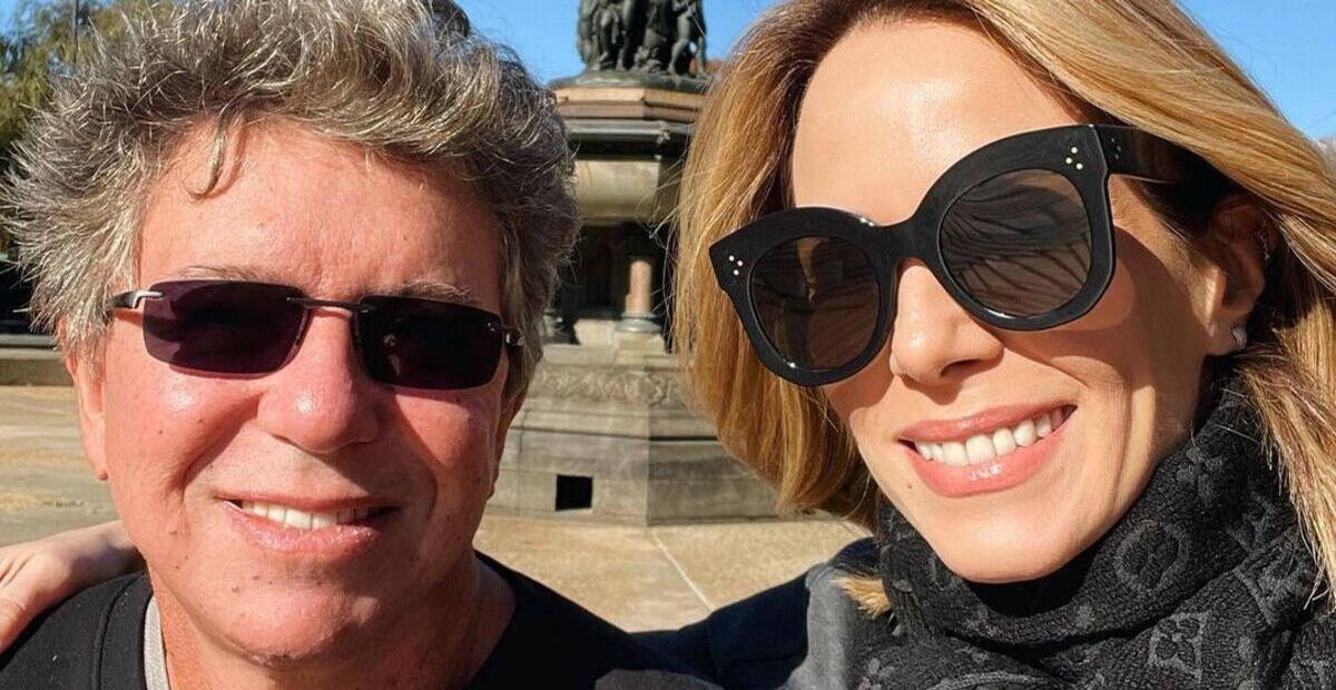 Em seu apartamento em NY, Boninho faz faxina a pedido de Ana Furtado