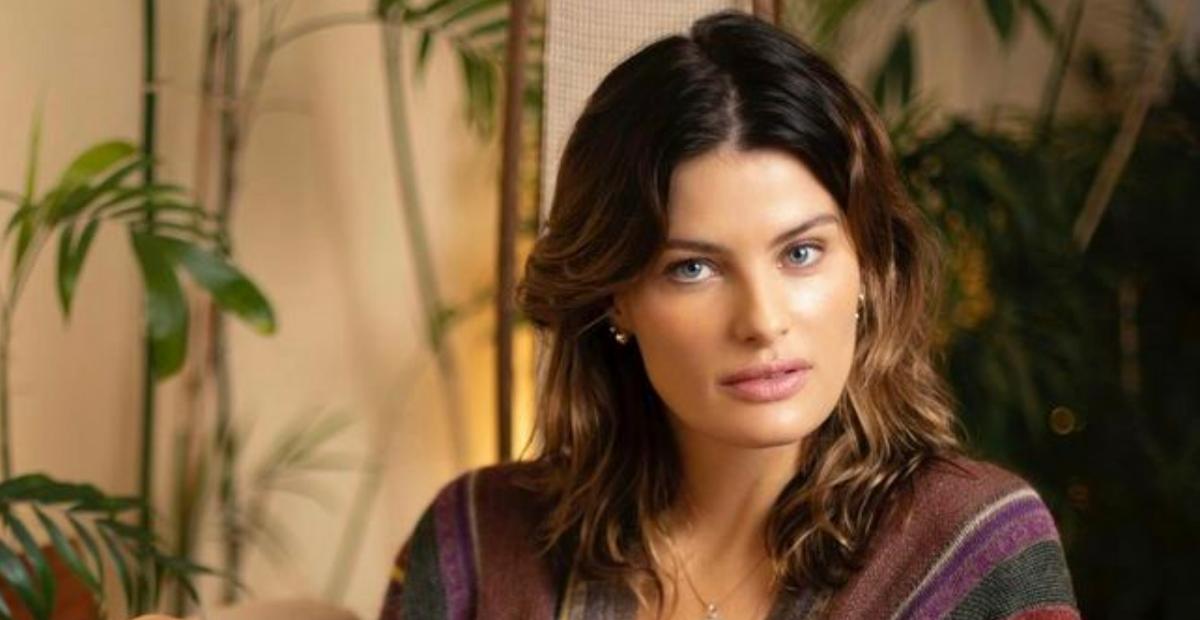Isabeli Fontana estrela desfile com temática gamer: ”Diferente do que estou acostumada a fazer”