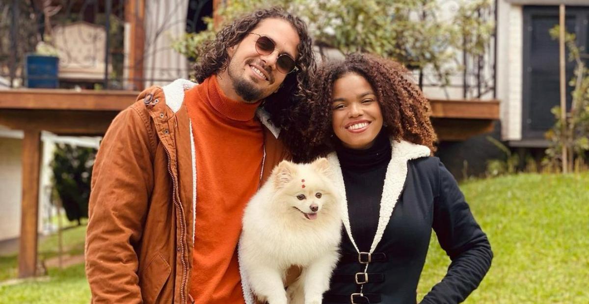 Jeniffer Nascimento surge coladinha com sua família durante viagem: ”Gostoso demais”