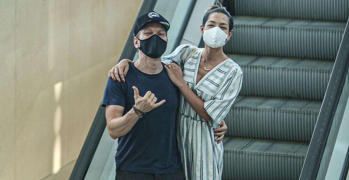 Michel Teló e Thais Fersoza dão show de simpatia ao serem flagrados