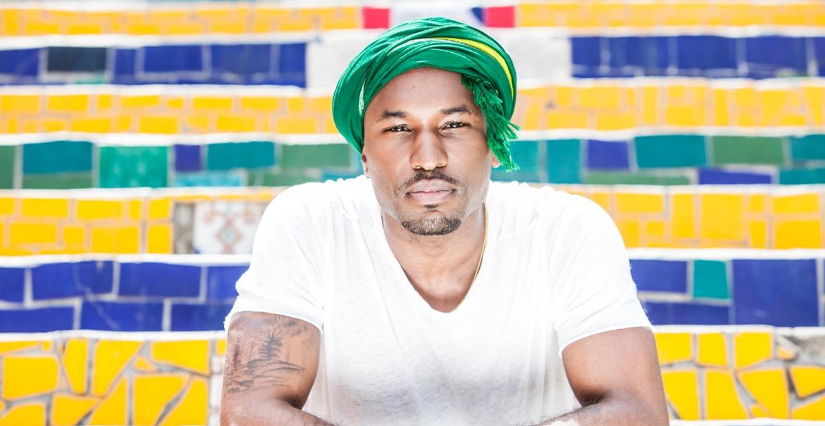 Apaixonado pelo Brasil, cantor americano Adrian Jean lança música com MC