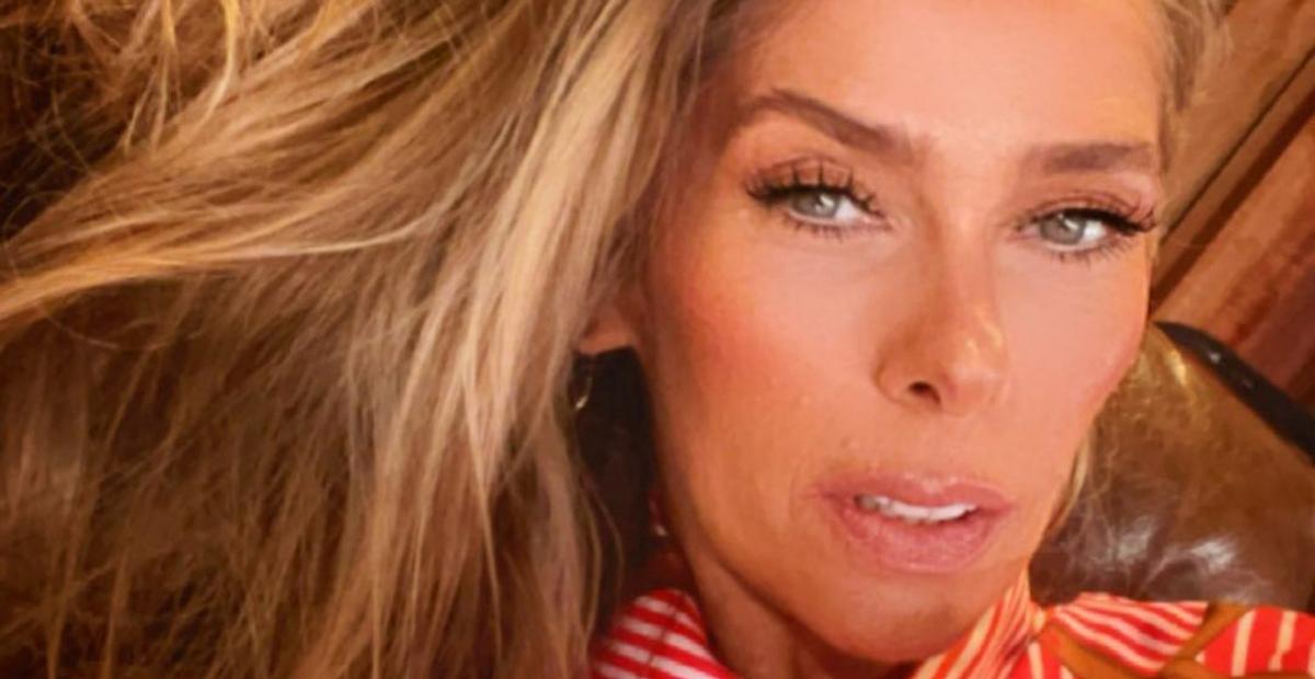Adriane Galisteu publica clique antigo do Carnaval: ”Coração até acelera quando penso na avenida!”