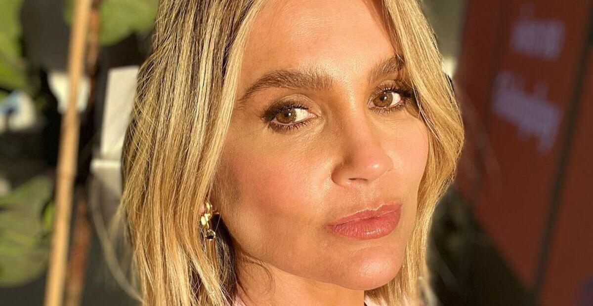Com decote poderoso, Flávia Alessandra faz selfies arrasadoras: ”Que mulher”