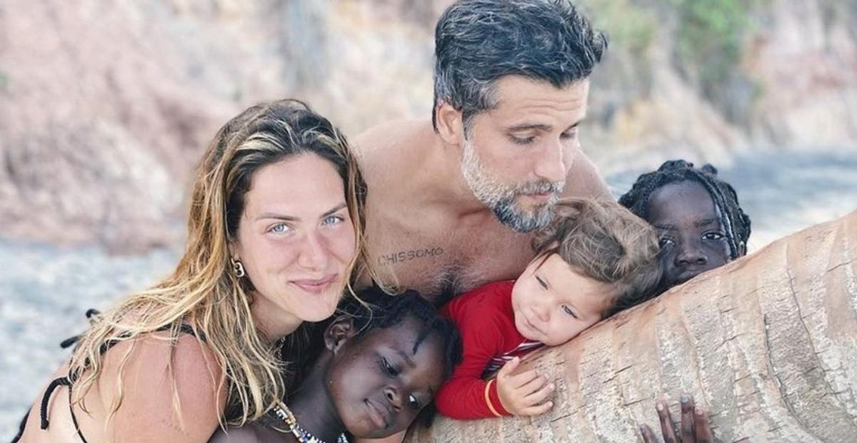 Giovanna Ewbank abre álbum de viagem à Bahia com Bruno Gagliasso e os filhos: ”Rolo de amor e paz”