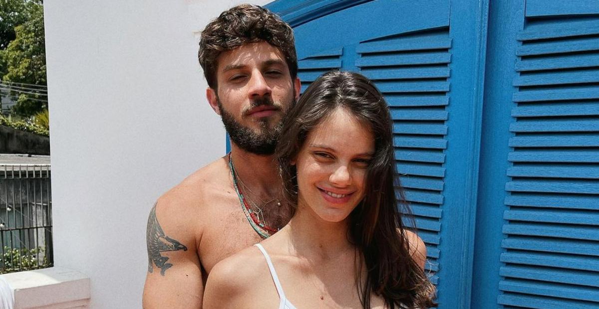 Chay Suede se derrete por Laura Neiva, após nascimento de seu 2º filho: ”Te amo loucamente”