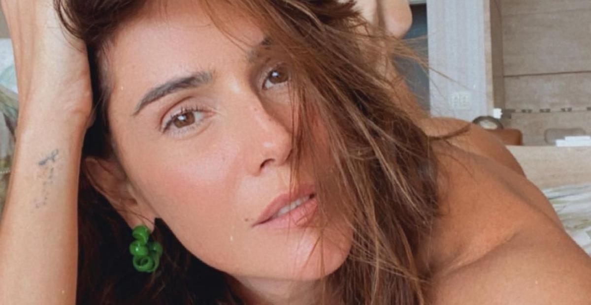 Bronzeadíssima, Deborah Secco exibe barriga chapada em coreografia divertida e arranca suspiros