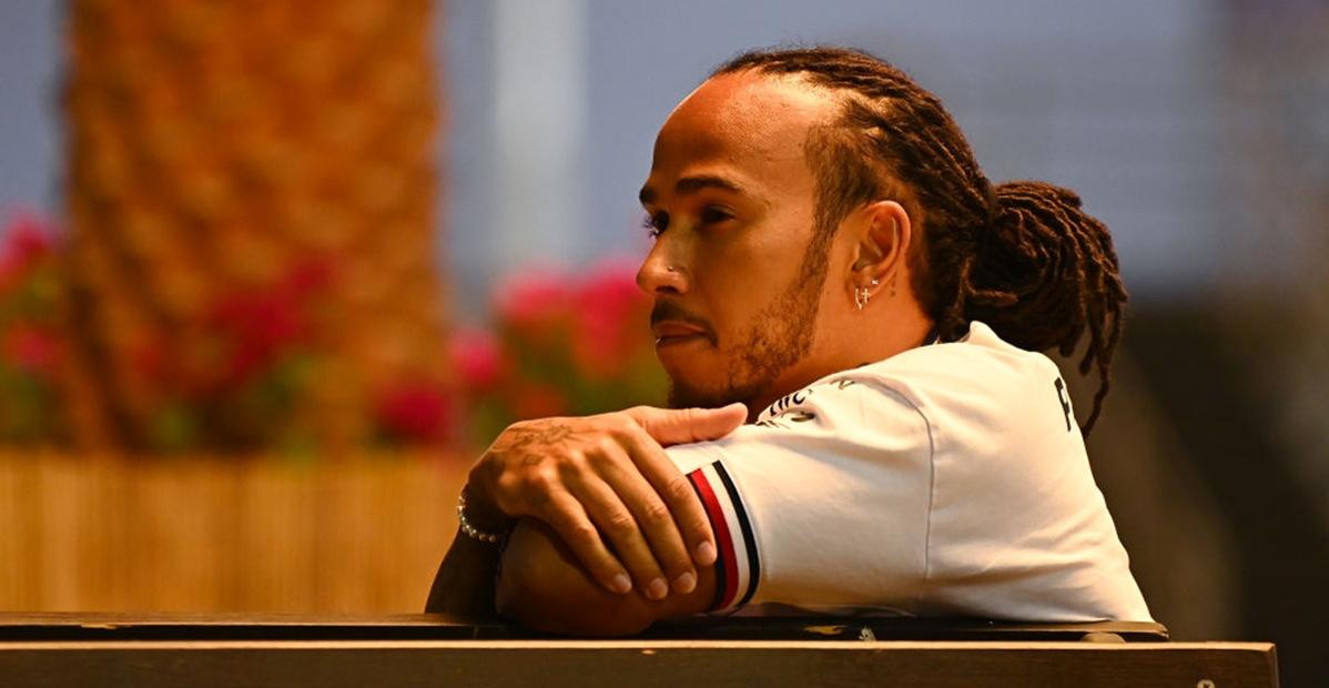 No Qatar, Lewis Hamilton usa capacete com as cores da bandeira LGBTQIA+