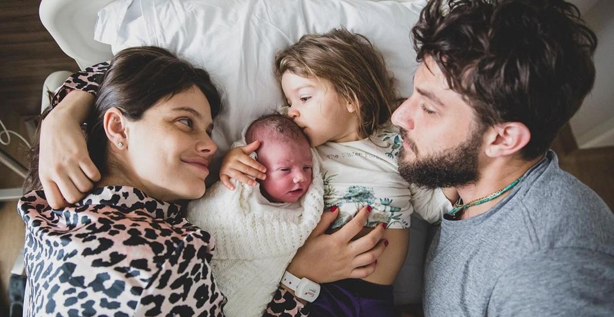 Nasce José, segundo filho de Chay Suede com Laura Neiva