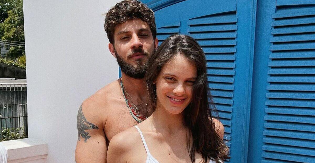 Filho de Chay Suede e Laura Neiva recebe carinho da irmã: ”Meu neném”
