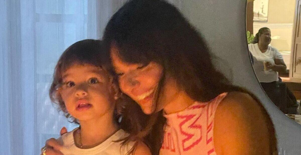Filho de Isis Valverde ganha festinha caseira de aniversário