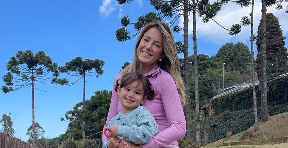 Ticiane Pinheiro exibe fotos de passeio com a caçula, Manu: ”Nos aventurando”