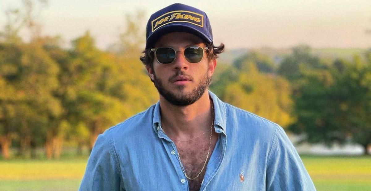 Chay Suede relembra nascimento do filho, José, e exibe clique encantador: ”Que momento”
