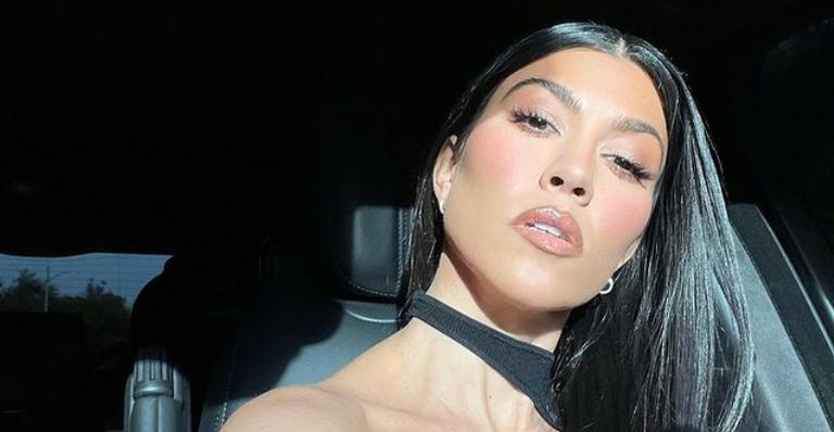 De biquíni fio-dental, Kourtney Kardashian exibe curvas quentes em clique paradisíaco no México