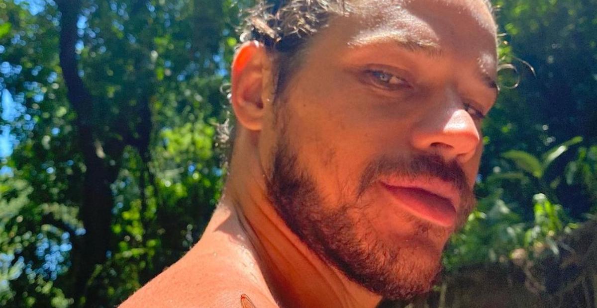 Sem camisa, José Loreto exibe shape sarado no Pantanal e eleva a temperatura: ”Deus grego”
