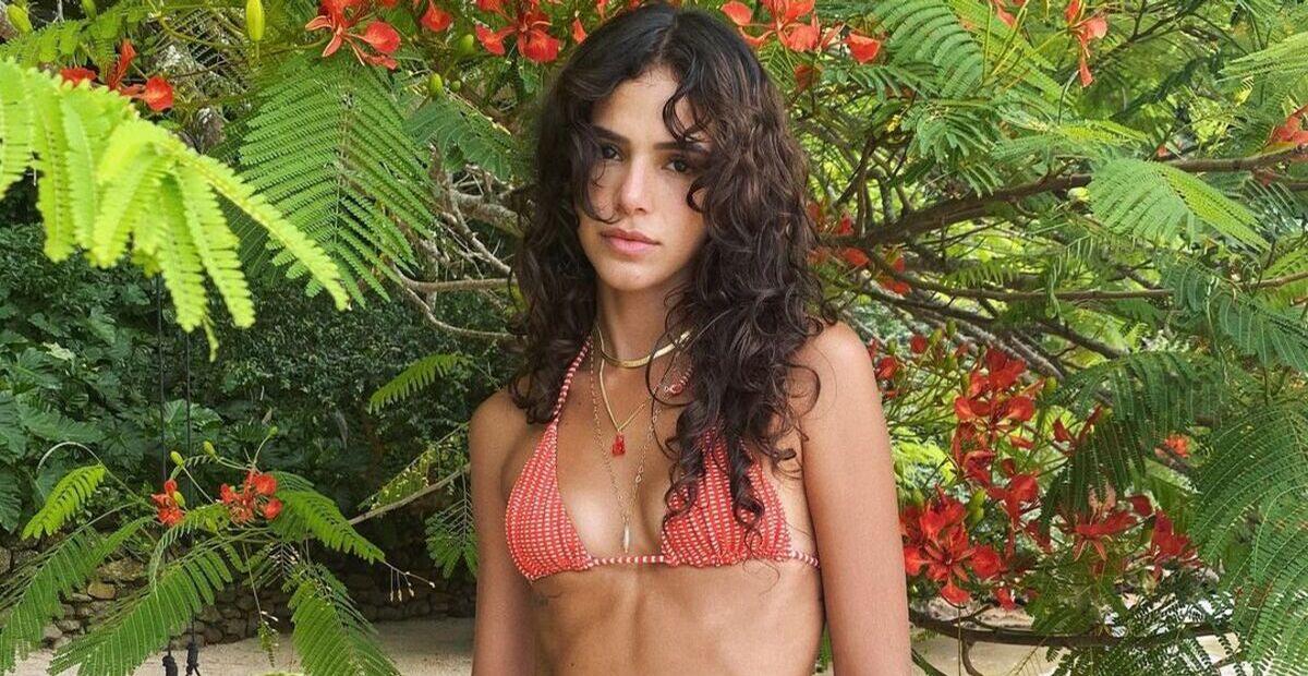 De shortinhos e top, Bruna Marquezine esbanja beleza em treino e impressiona: ”Gata”