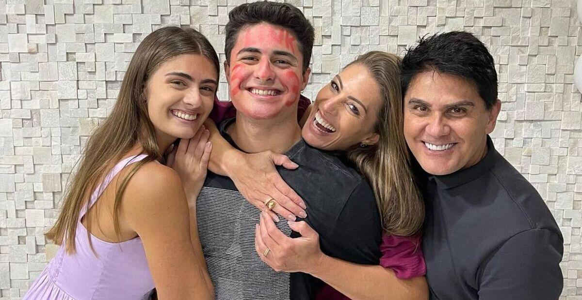 César Filho celebra terceiro lugar do herdeiro em vestibular: ”Um dos mais concorridos do Brasil”