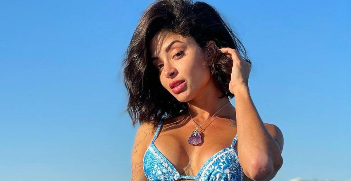 De biquíni, Aline Campos se diverte dançando na praia e leva web à loucura: ”Sempre bela”
