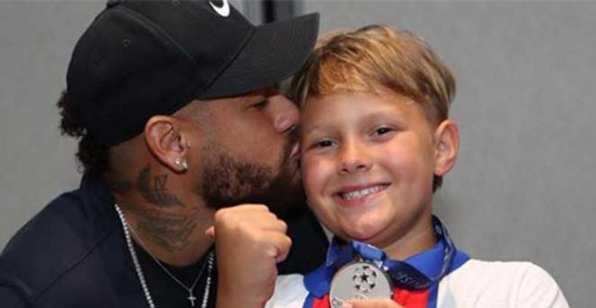 Neymar Jr. diz que gostaria de passar mais tempo com o filho: ”Sinto falta!”