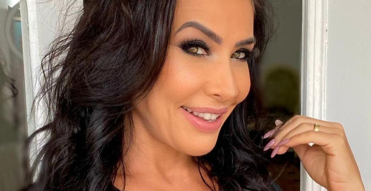 Com look fitness, Scheila Carvalho mostra rotina de treino e shape sarado rouba a cena