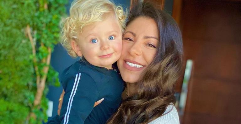 Andressa Ferreira explode fofurômetro ao mostrar o filho sorrindo em clique espontâneo: “Coisinha mais fofa do mundo!”