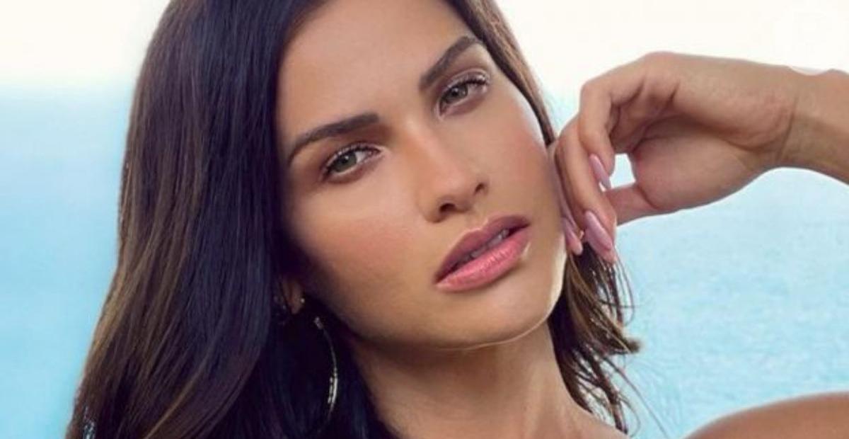 Andressa Suita aposta em vestido de chochê colorido para passeio em barco luxuoso: ”Good vibes”