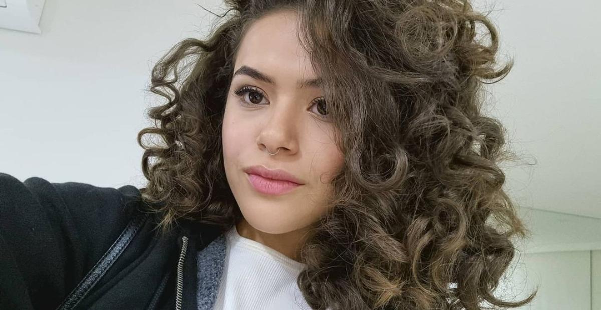 No Ceará, Maisa Silva arranca suspiros ao posar na praia: ”A maior sereia!”