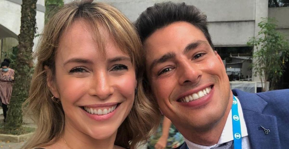 Cauã Reymond surge com Fernanda Nobre em bastidores e brinca: ”Bia e Maumau juntos novamente?”