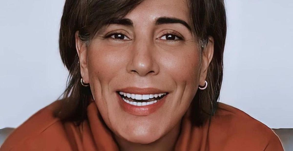 Em clima de TBT, Gloria Pires resgata registro com a família completa
