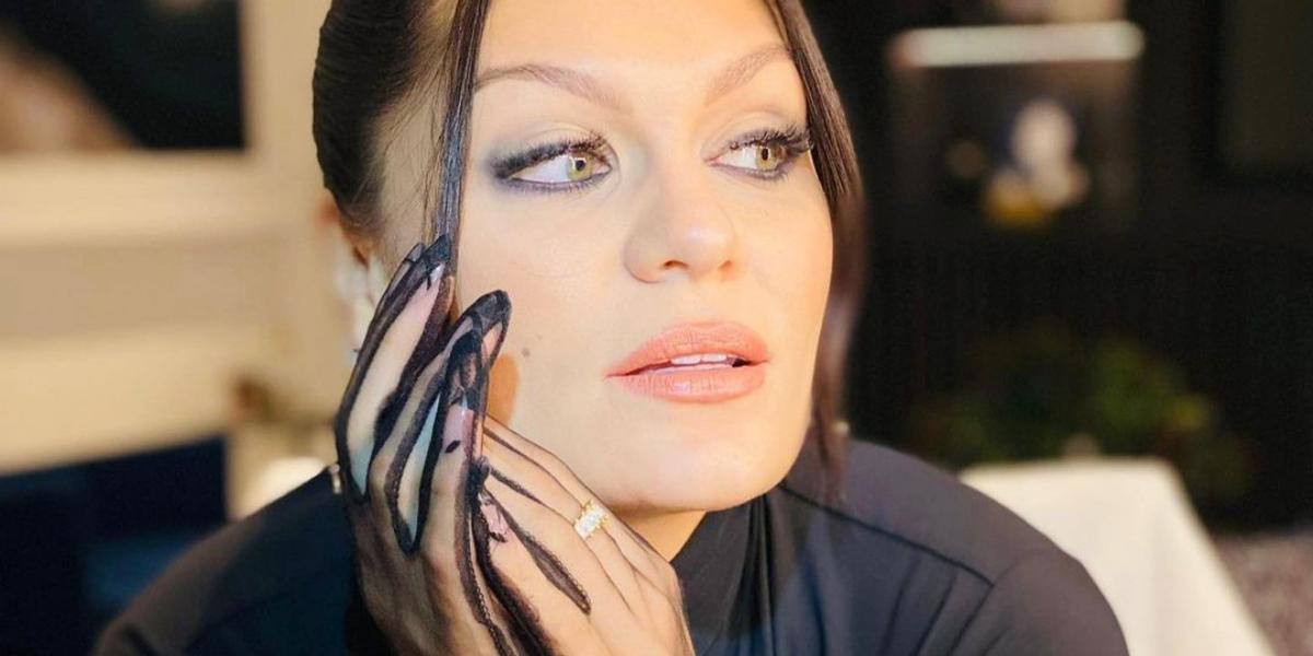Jessie J revela ter sofrido aborto espontâneo em carta aberta emocionante: ”Dor”