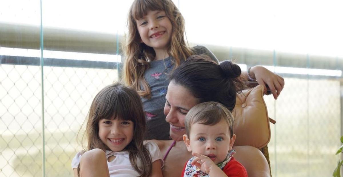 Kyra Gracie viaja com os três filhos para o Ceará sem Malvino Salvador e fãs elogiam: ”Guerreira”
