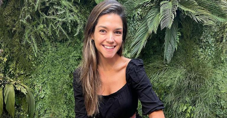De vestidinho, Thais Fersoza resgata cliques belíssimos na França: ”Sonho realizado”