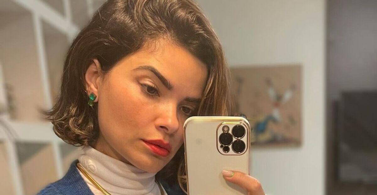 De biquíni sem alça, Vanessa Giácomo esbanja beleza espetacular