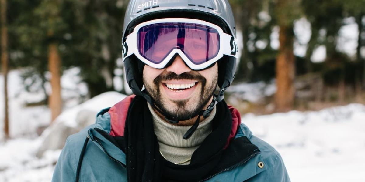 Nos Estados Unidos, Gil do Vigor realiza sonho de conhecer a neve: ”Que incrível”
