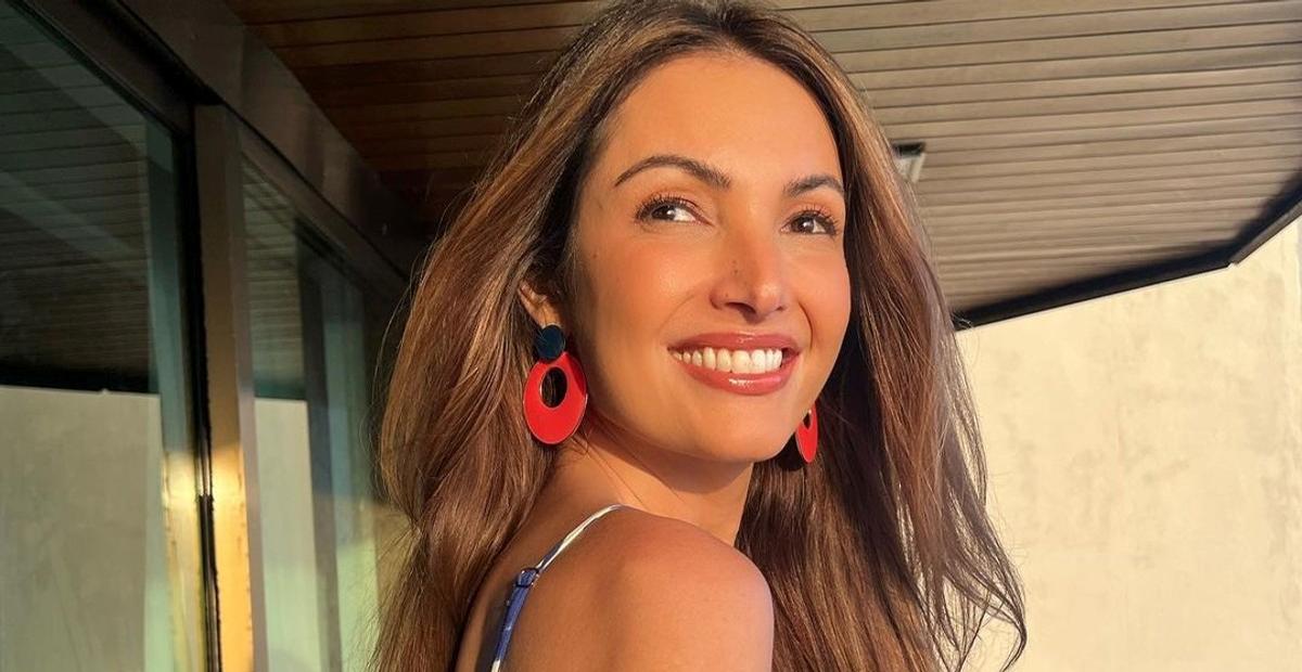 Patrícia Poeta surge deslumbrante ao posar com vestido vermelho decotado: “Uau, diva!”