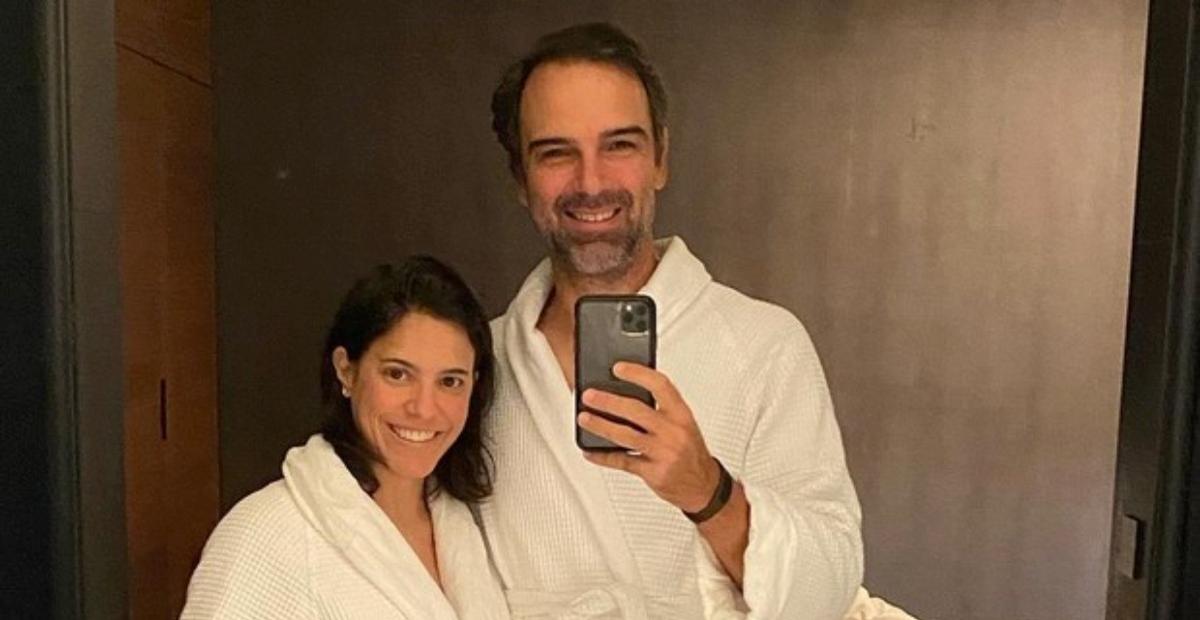 Tadeu Schmidt curte nova lua de mel com a esposa na Islândia: ”Primeira viagem exclusiva do casal”