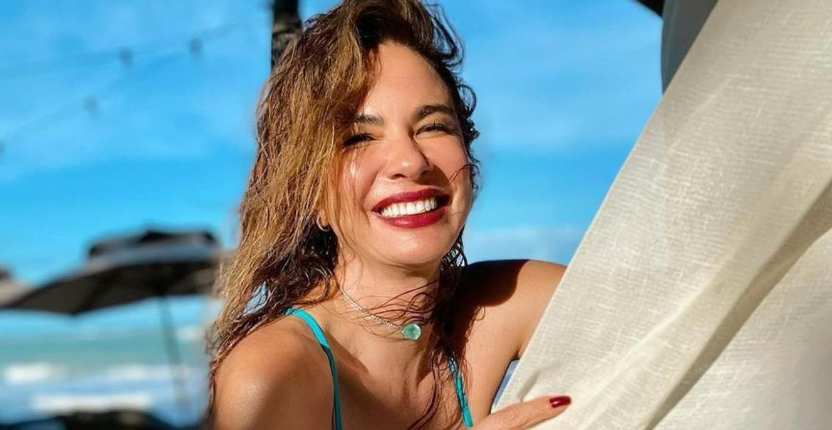 Luciana Gimenez rouba a cena com biquíni fininho nas Ilhas Maldivas: ”Que lugar”