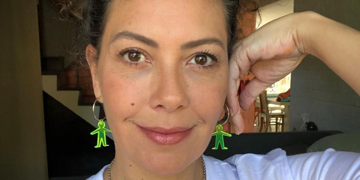 Grávida de gêmeos, Fabiula Nascimento exibe barrigão de sete meses: ”30 semanas”