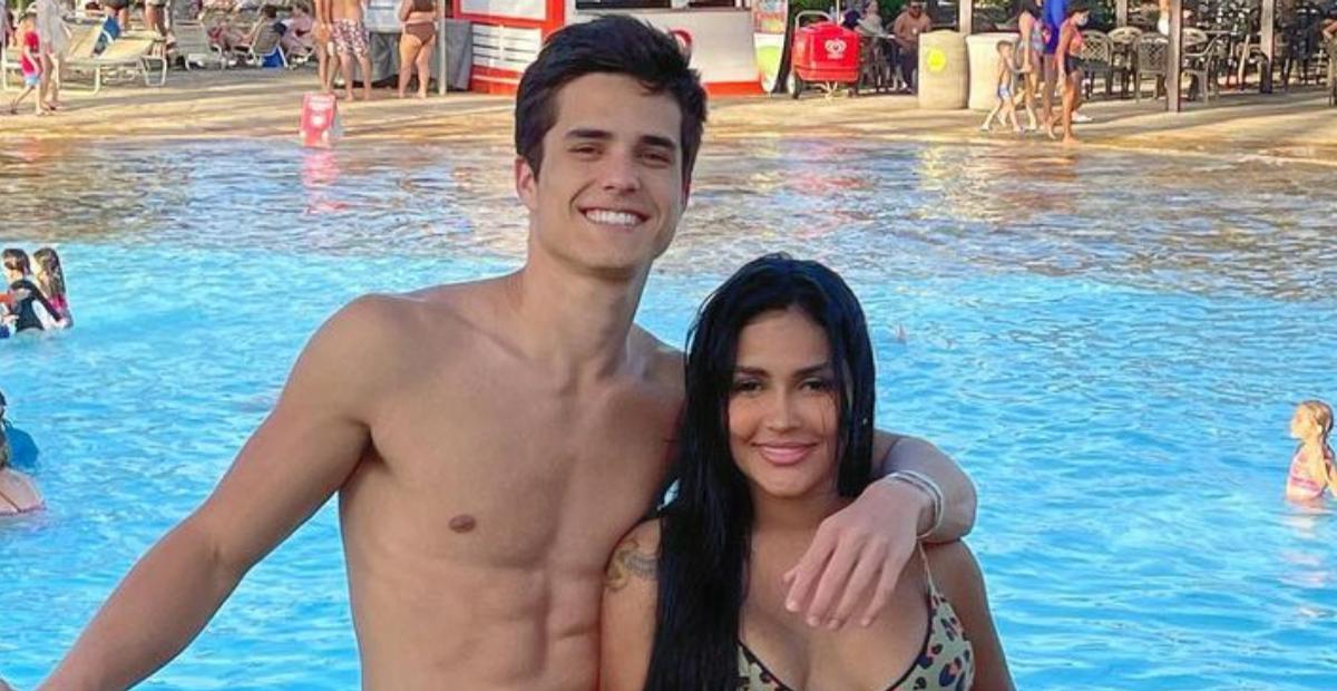 Flay curte passeio em Parque Aquático coladinha com o noivo, Pedro Maia
