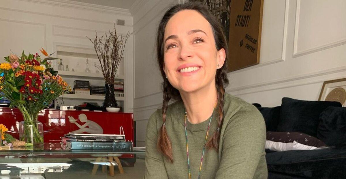De maiô recortado, Gabriela Duarte esbanja beleza em foto no espelho