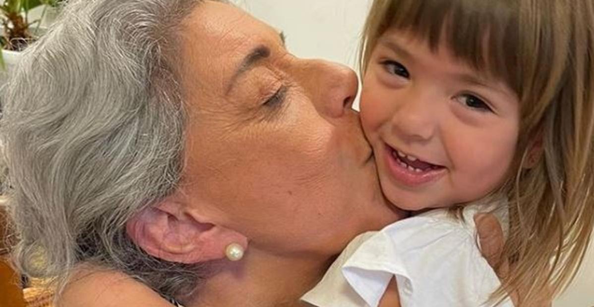 Leda Nagle comemora três anos da neta: ”Viva Zoe, minha neta querida”
