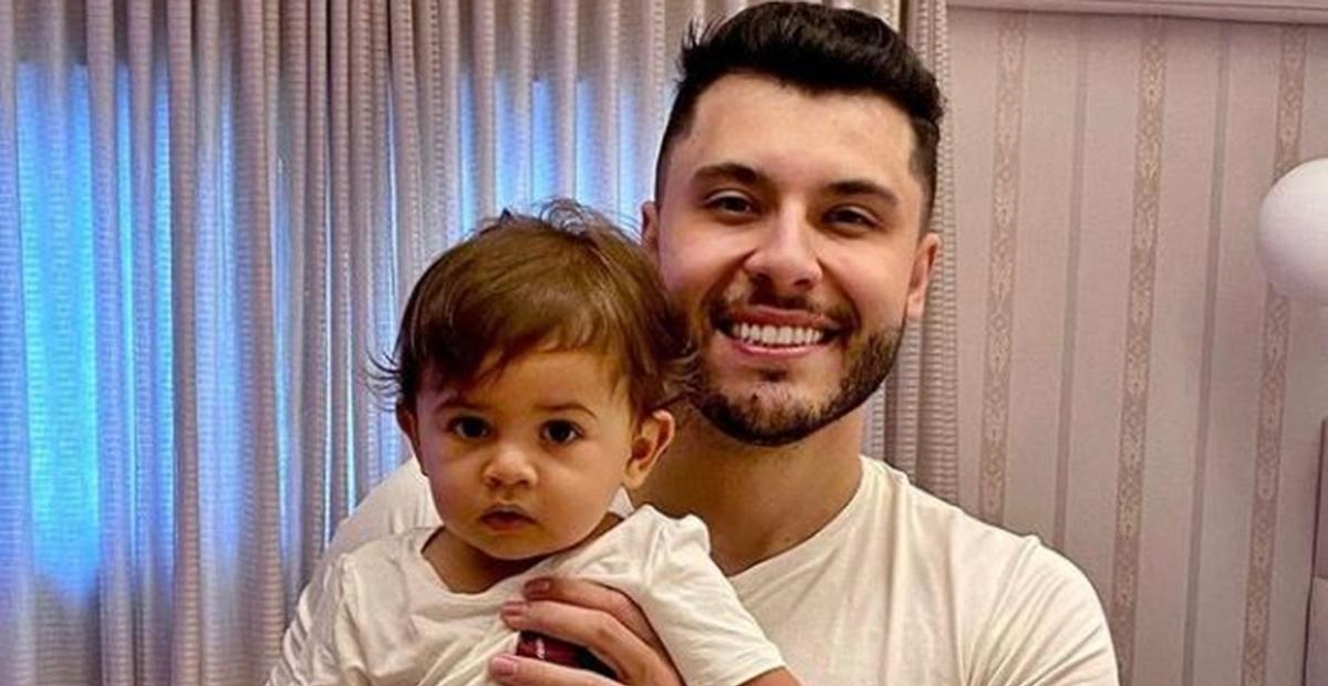 Após anunciar retorno aos shows, Murilo Huff curte o filho, Léo: ”Soneca da tarde”