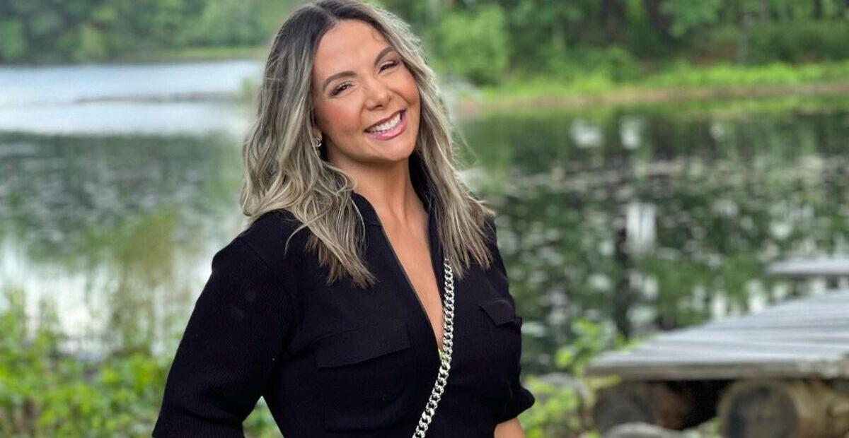 Nas Maldivas, Carla Perez surge com look de barriga de fora e esbanja corpaço