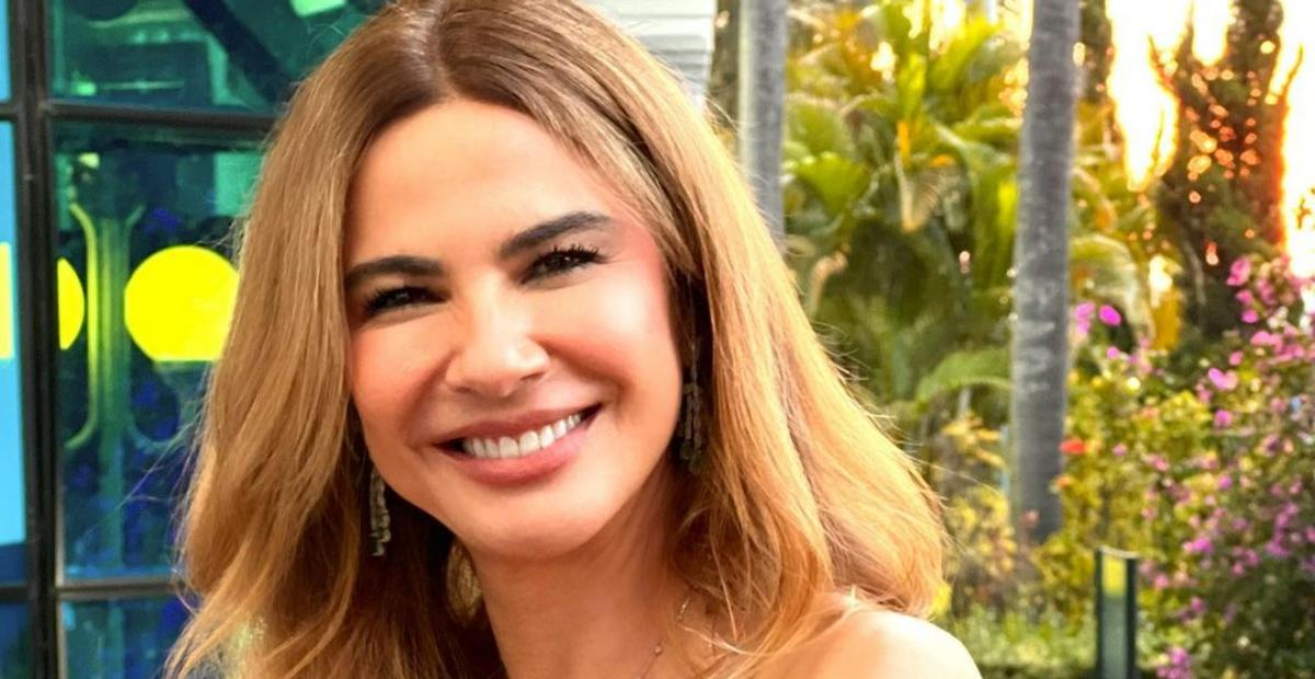 Luciana Gimenez aposta em look verde limão e arranca elogios de fãs: ”Sempre linda!”