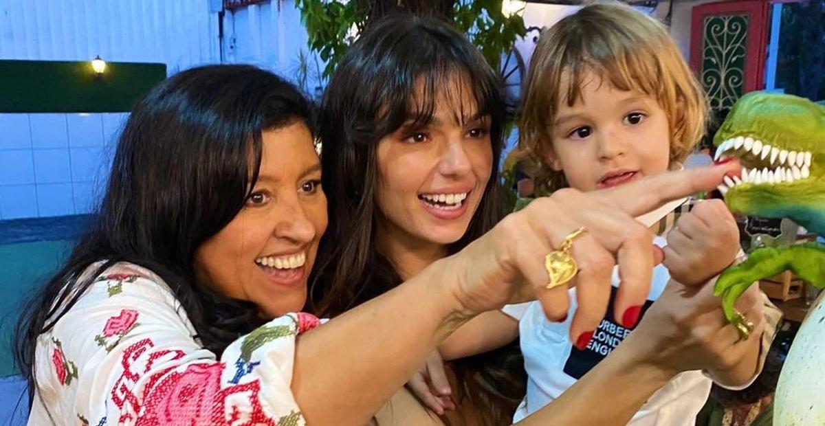 Regina Casé comparece ao aniversário do filho de Isis Valverde