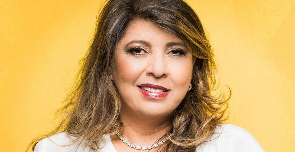 Roberta Miranda renova o bronzeado fazendo topless e chama atenção: ”Ao natural”