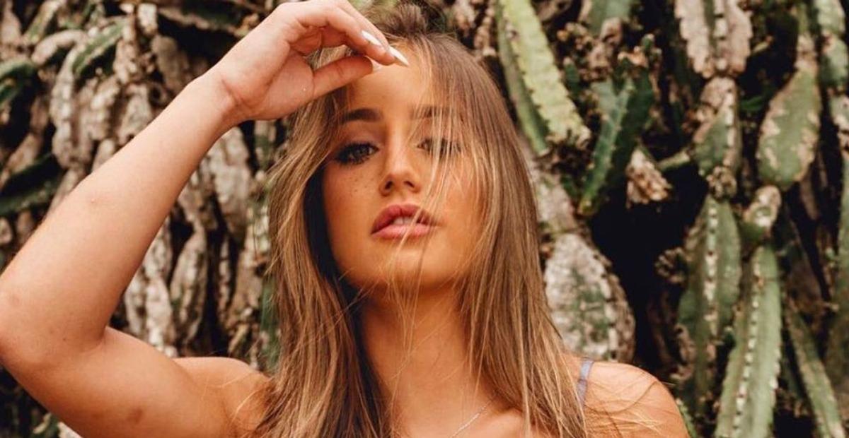 Exibindo marquinha, Bruna Griphao faz carão em foto e web exalta beleza da gata: ”Que obra-prima”